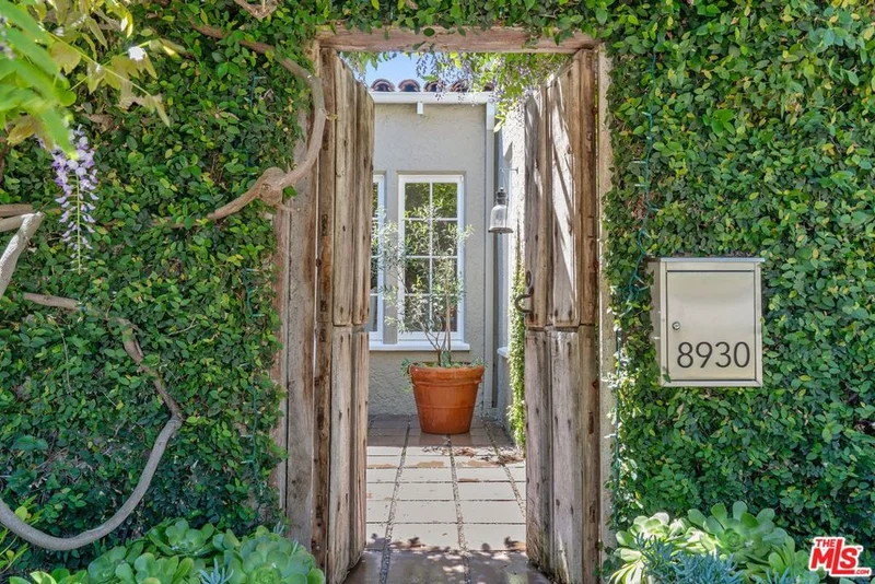 8930 W 25th Street, Los Angeles, CA 90034