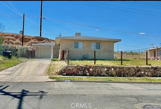 910 Lillian Dr, Barstow, CA 92311