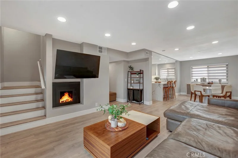 10159 De Soto Avenue 202, Chatsworth, CA 91311
