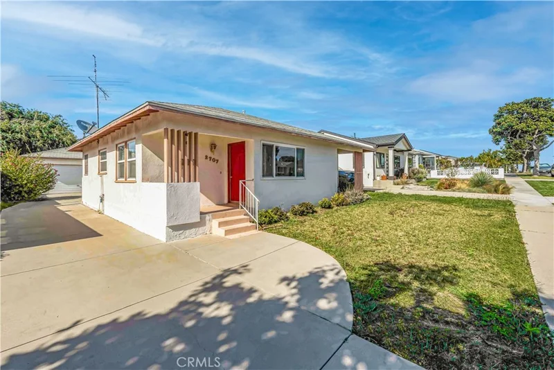 2707 Robinson Street, Redondo Beach, CA 90278