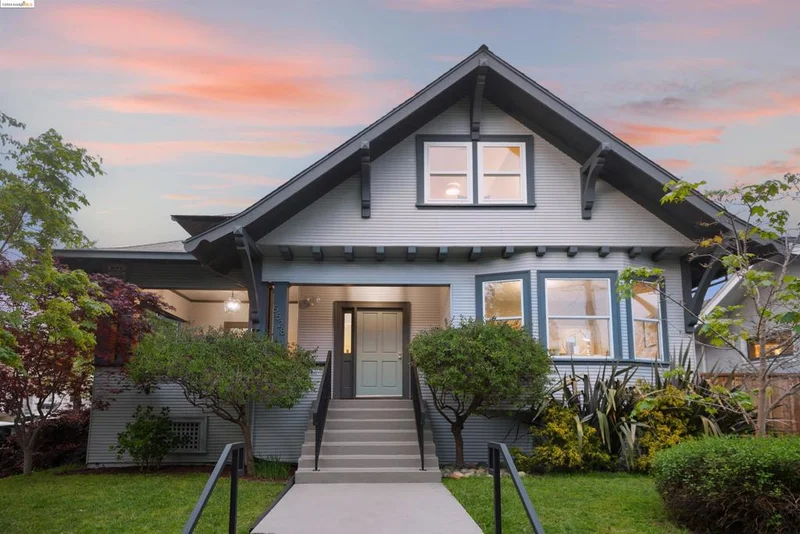 5528 Dover St, Oakland, CA 94609