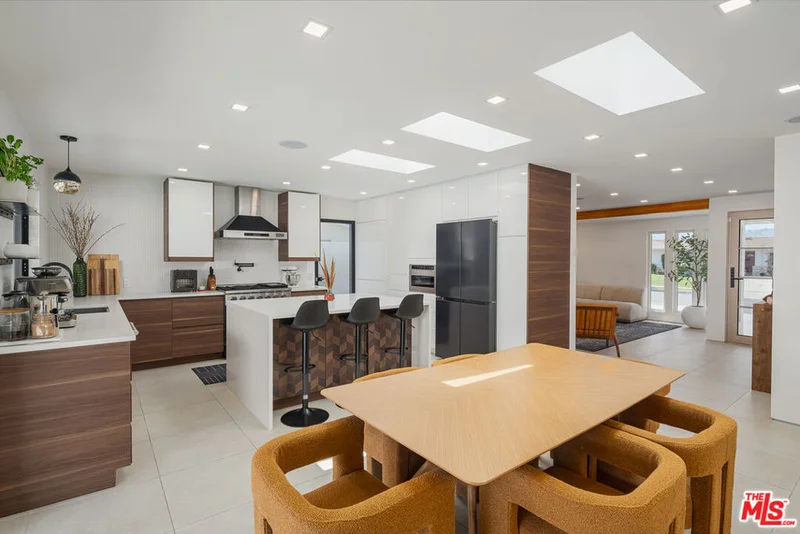6142 Manton Avenue, Woodland Hills, CA 91367