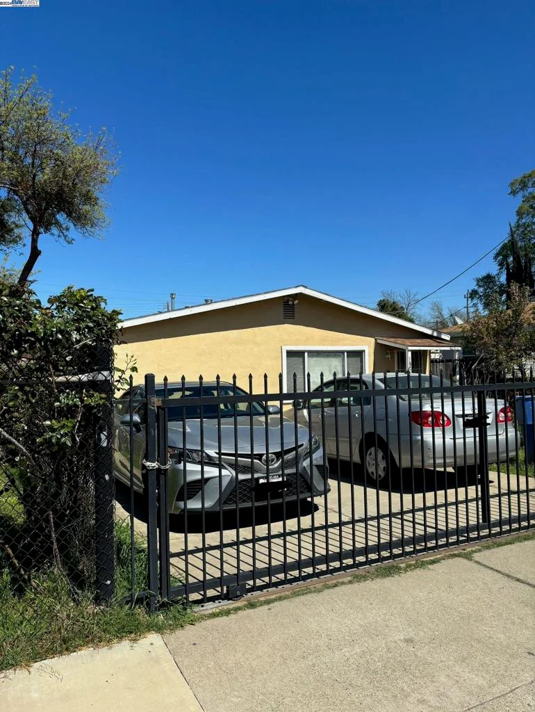 1021 Silvano St, Sacramento, CA 95838-4421