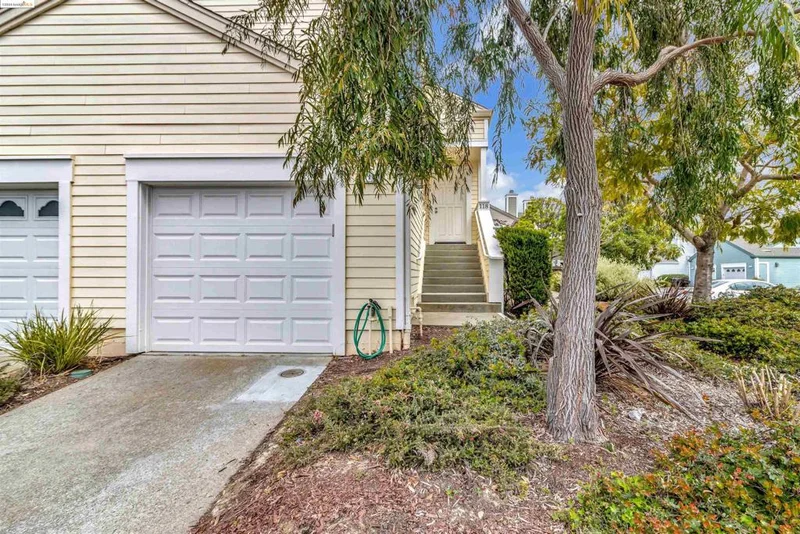 118 Shepardson Ln, Alameda, CA 94502-6574