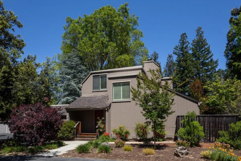 10 Farm Road, Los Altos, CA 94024