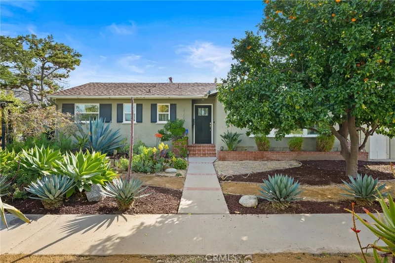 2309 Larchmont Avenue, Santa Ana, CA 92706