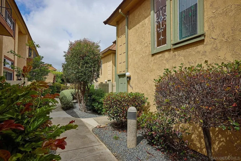 7890 Hummingbird Ln, San Diego, CA 92123