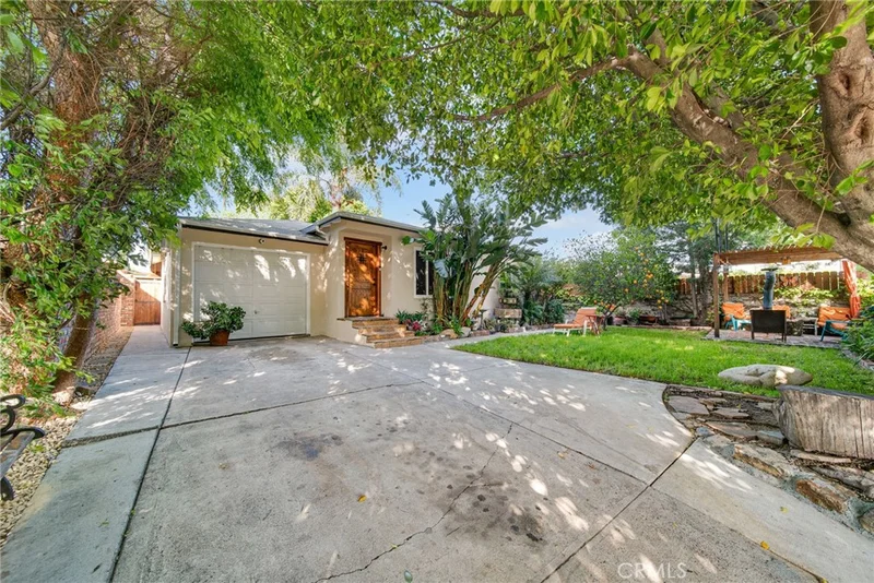 11592 Acala Avenue, San Fernando, CA 91340