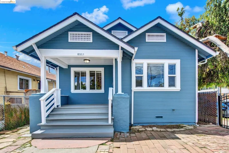 8501 Dowling St, Oakland, CA 94605