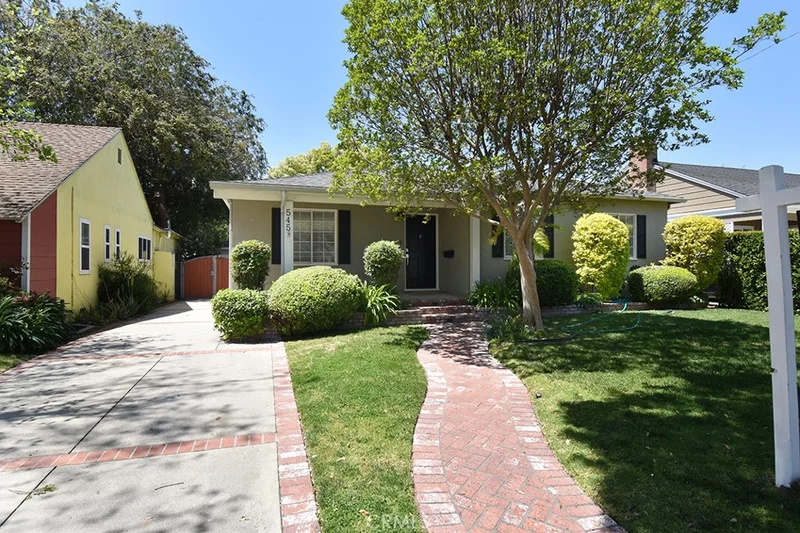 545 N Beachwood Drive, Burbank, CA 91506