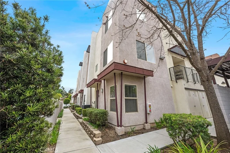 2533 Casata Glen 32, Escondido, CA 92025
