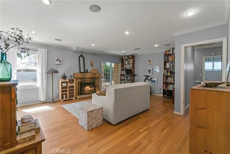 7713 Quakertown Avenue, Winnetka, CA 91306