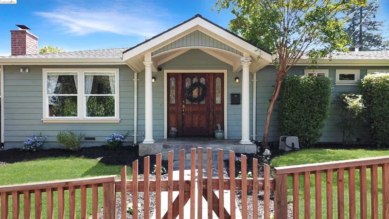 302 Kingston Ave, Martinez, CA 94553