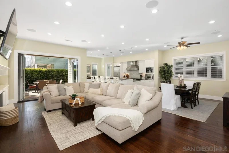 1004 F Ave, Coronado, CA 92118