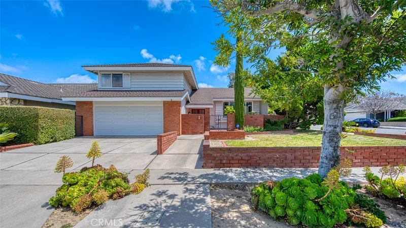 2702 Canary Drive, Costa Mesa, CA 92626