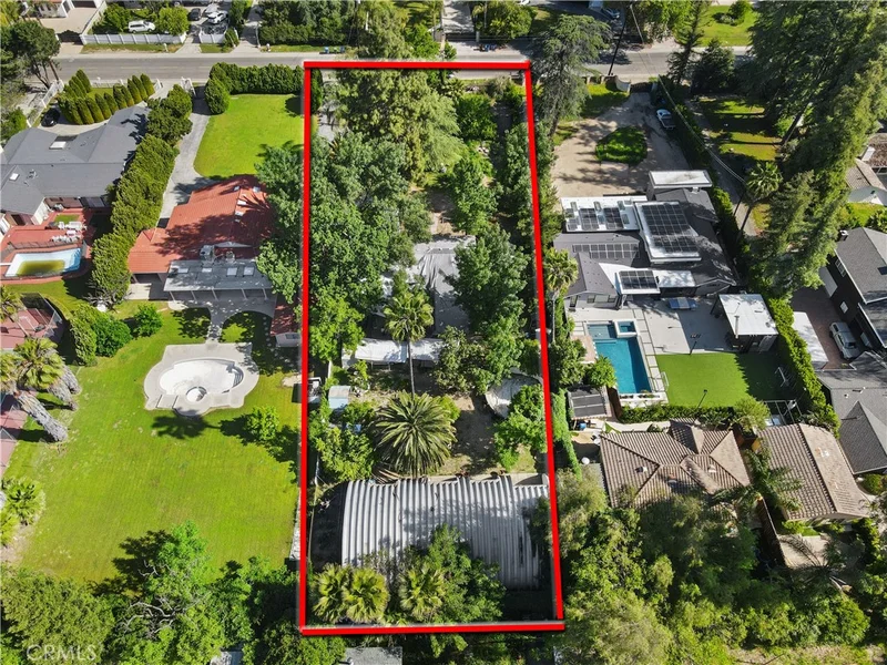 23062 Oxnard Street, Woodland Hills, CA 91367