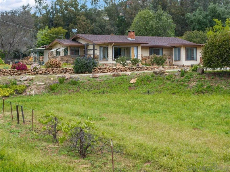 2262 N Nutmeg St, Escondido, CA 92026