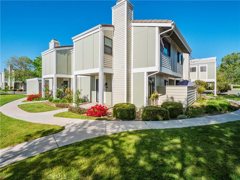27065 Crossglade Avenue 1, Canyon Country, CA 91351