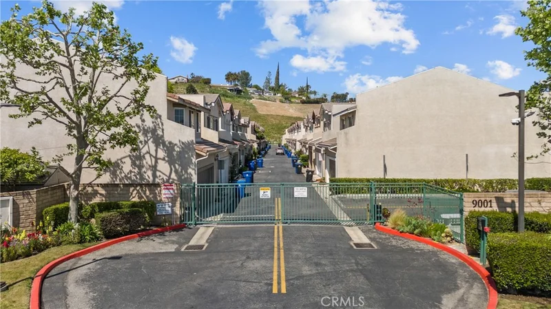 9001 Owensmouth Avenue 3, Canoga Park, CA 91304
