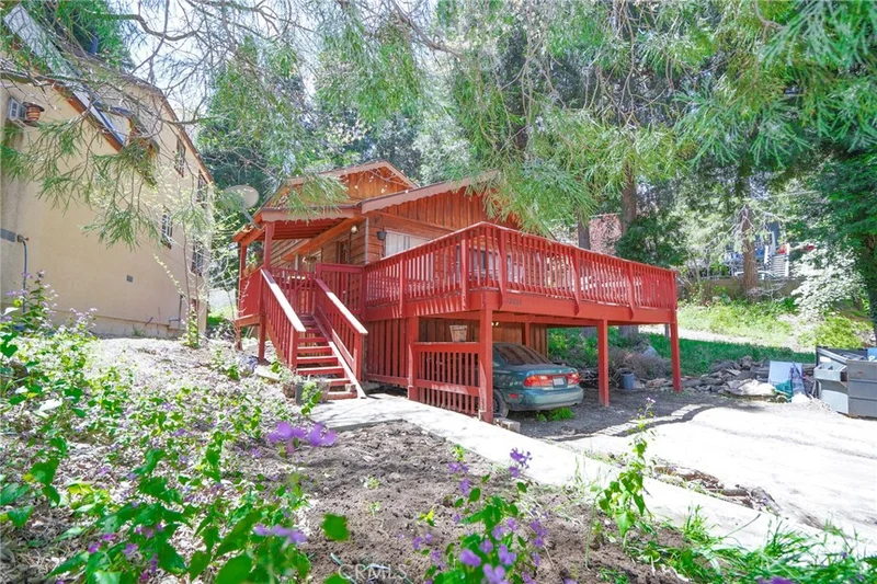 22801 Azalia Lane, Crestline, CA 92325