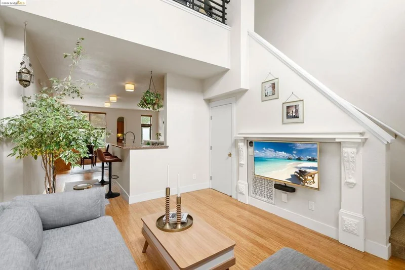 890 20th Street, Oakland, CA 94607