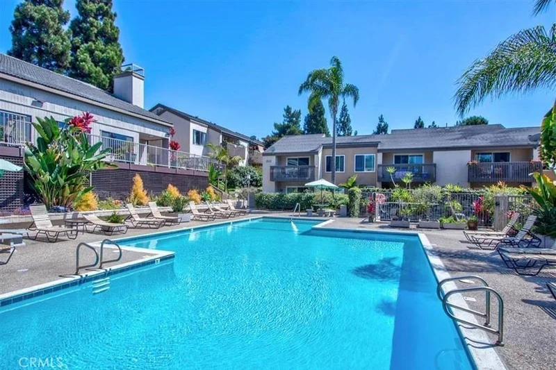 8512 Via Mallorca D, La Jolla, CA 92037