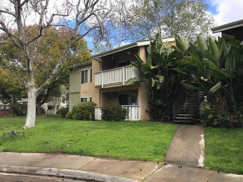 2561 White Oak Pl. #3, Escondido, CA 92027