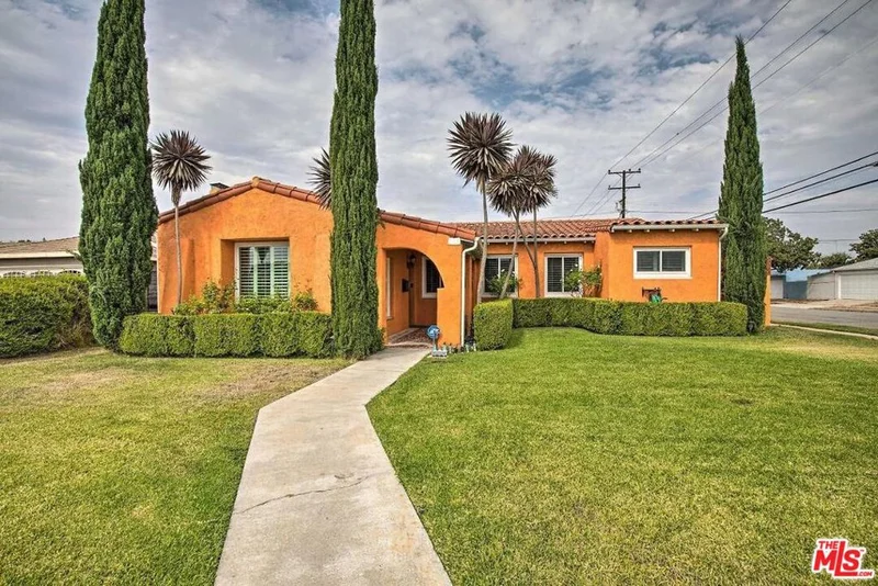 9001 S 6th Avenue, Inglewood, CA 90305