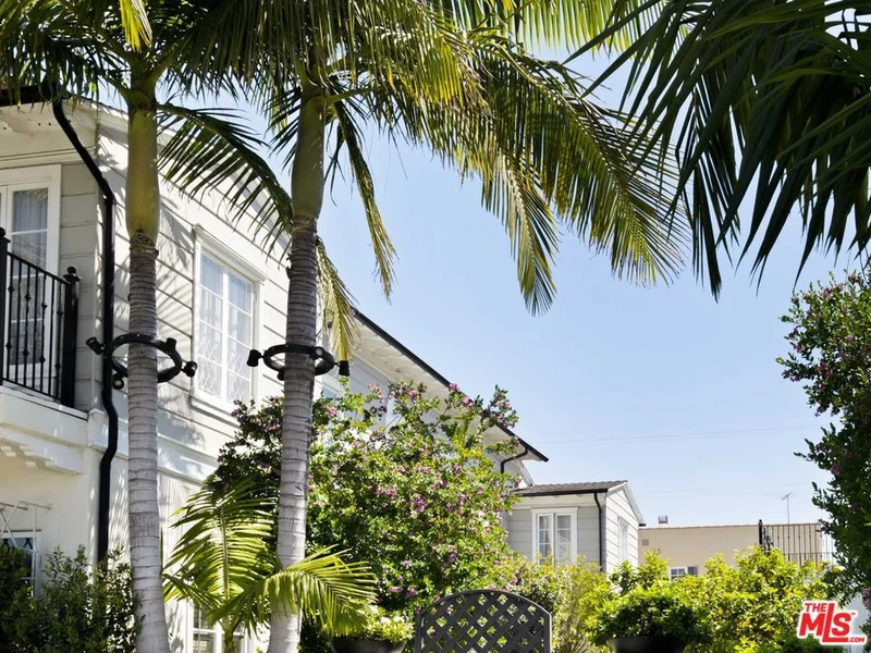 124 N Flores Street, Los Angeles, CA 90048