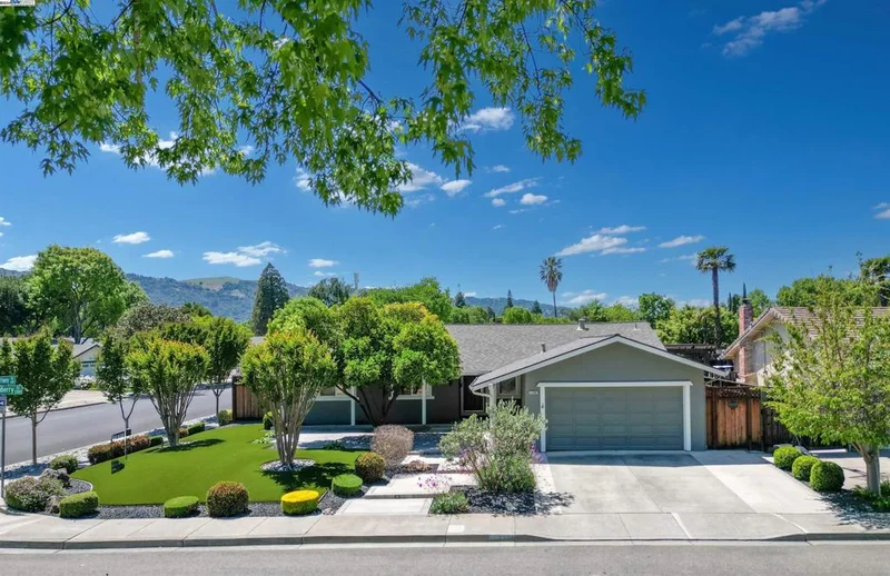 2304 Greenberry Ct., Pleasanton, CA 94566-5440