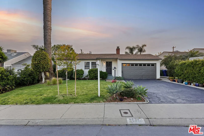 8837 De Haviland Avenue, Los Angeles, CA 90045