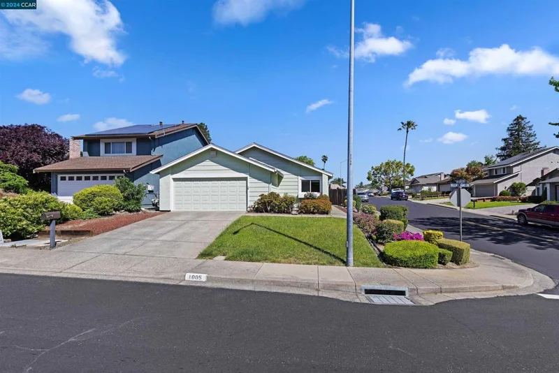 1005 Village Oaks Dr, Martinez, CA 94553