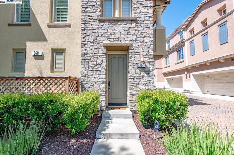 560 Dovecote Lane 1, Livermore, CA 94551