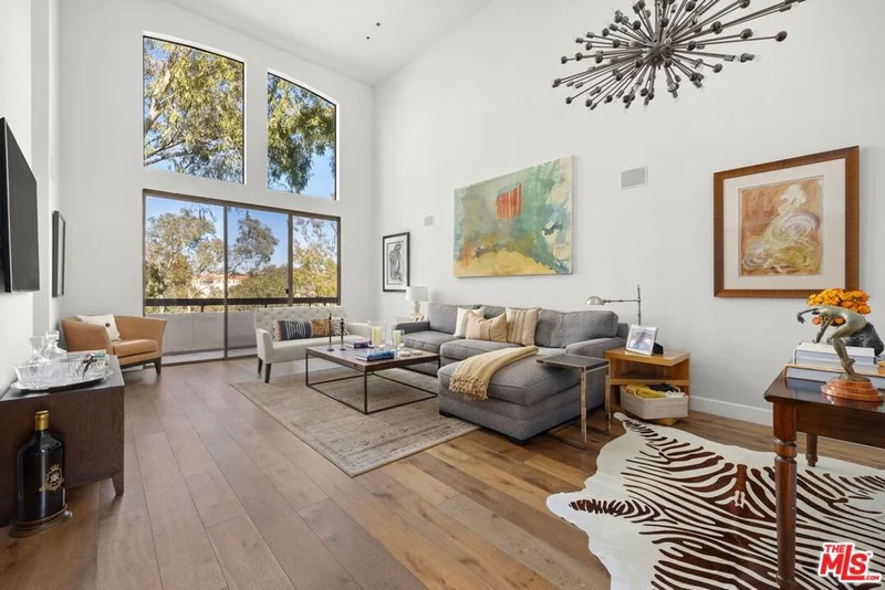410 S Barrington Avenue 307, Los Angeles, CA 90049