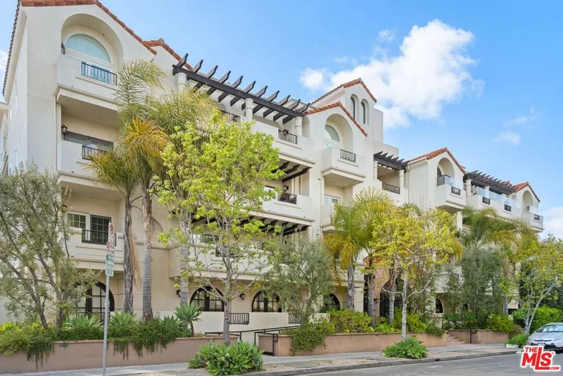 1135 Rexford Drive 206, Los Angeles, CA 90035