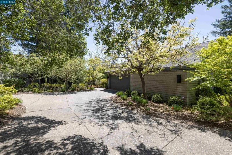 432 Ridge Gate Rd, Orinda, CA 94563