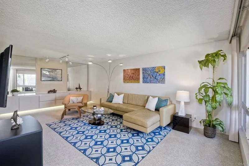 854 S Sierra Avenue, Solana Beach, CA 92075