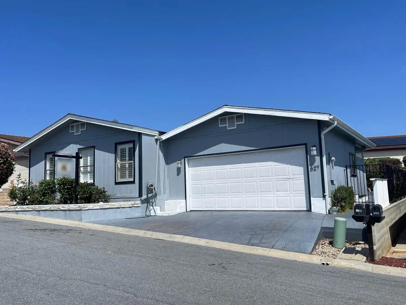 627 Via Bolivia, Vista, CA 92081