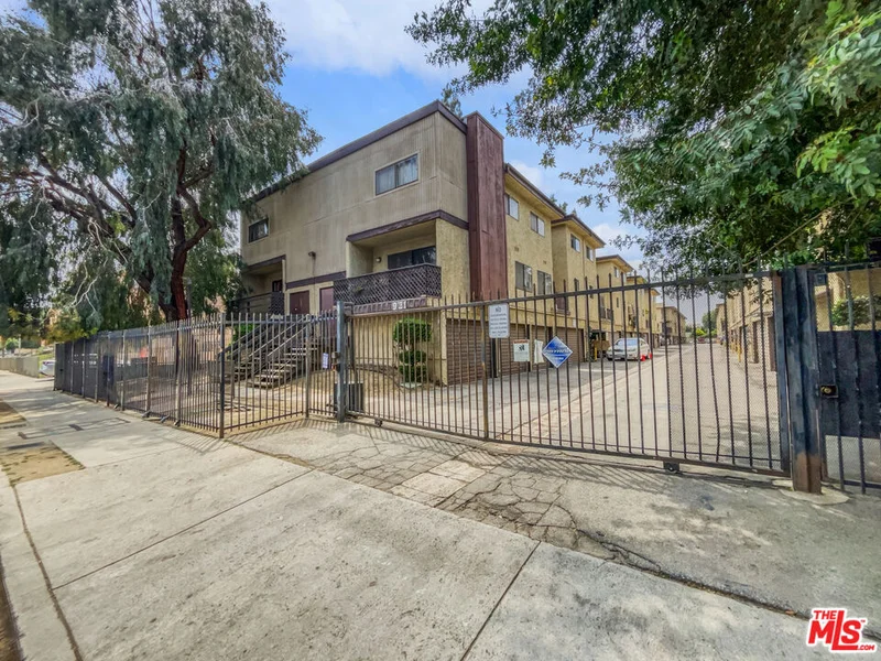 9131 Burnet Avenue 15, North Hills, CA 91343