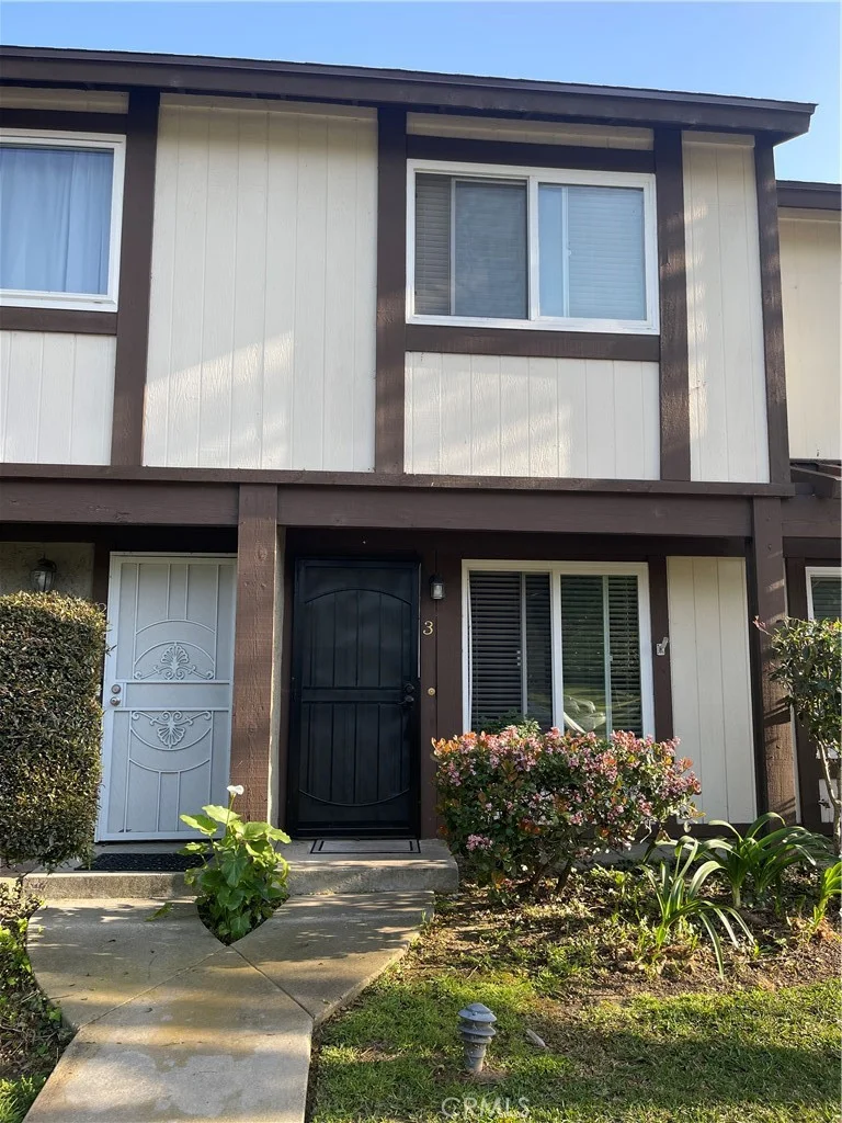 19010 Archwood Street 3, Reseda, CA 91335