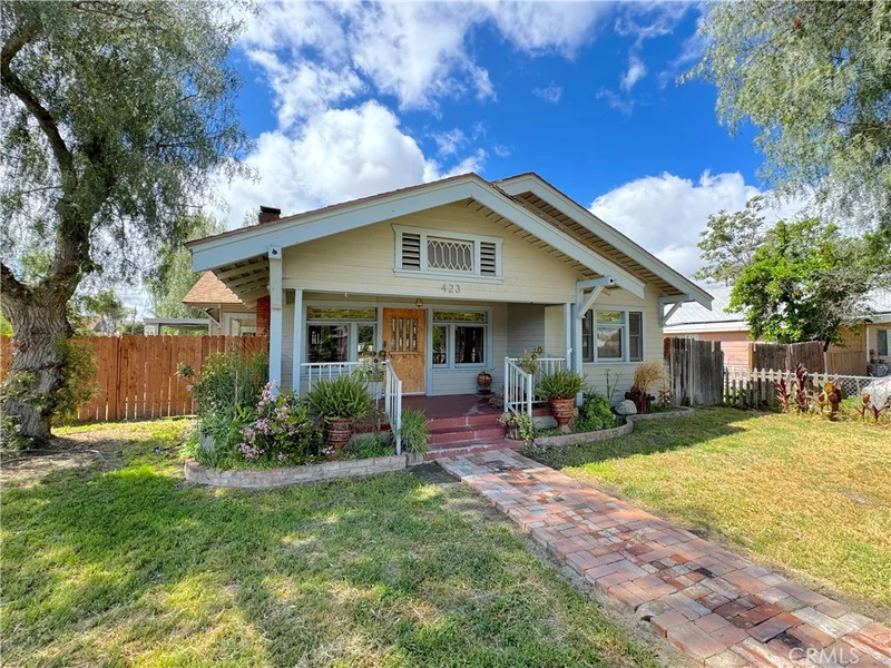 423 Acacia East Avenue, Hemet, CA 92543