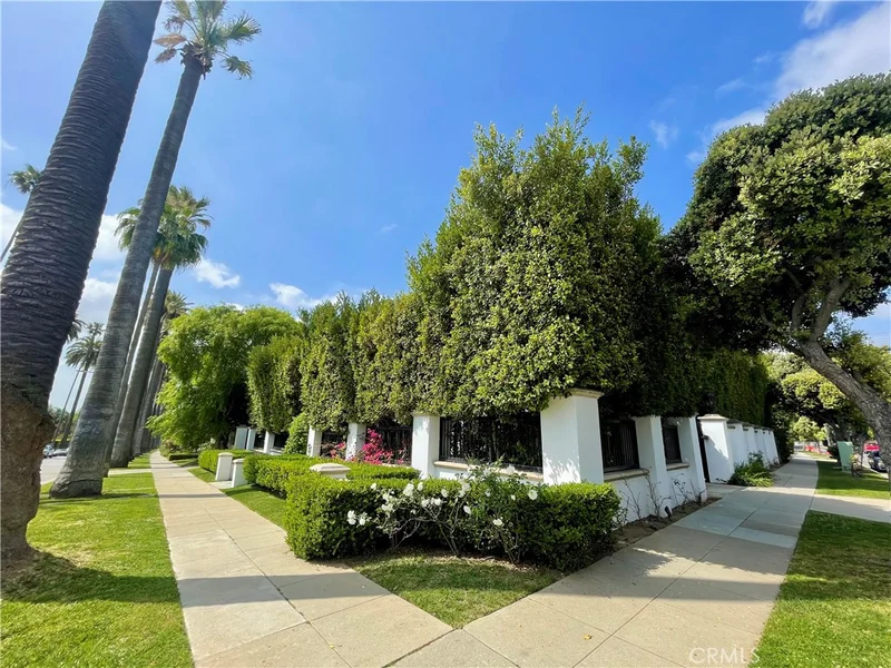 631 N Hillcrest Road, Beverly Hills, CA 90210