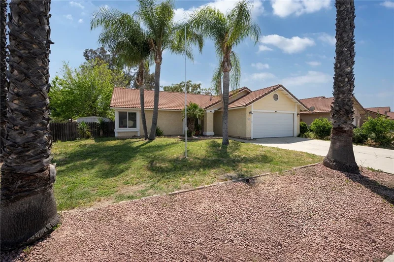 898 Digby Drive, Hemet, CA 92545