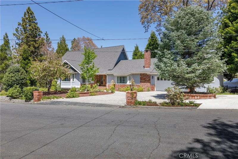 881 Como Lane, Lake Arrowhead, CA 92352
