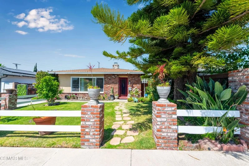 6245 Craner Avenue, North Hollywood, CA 91606