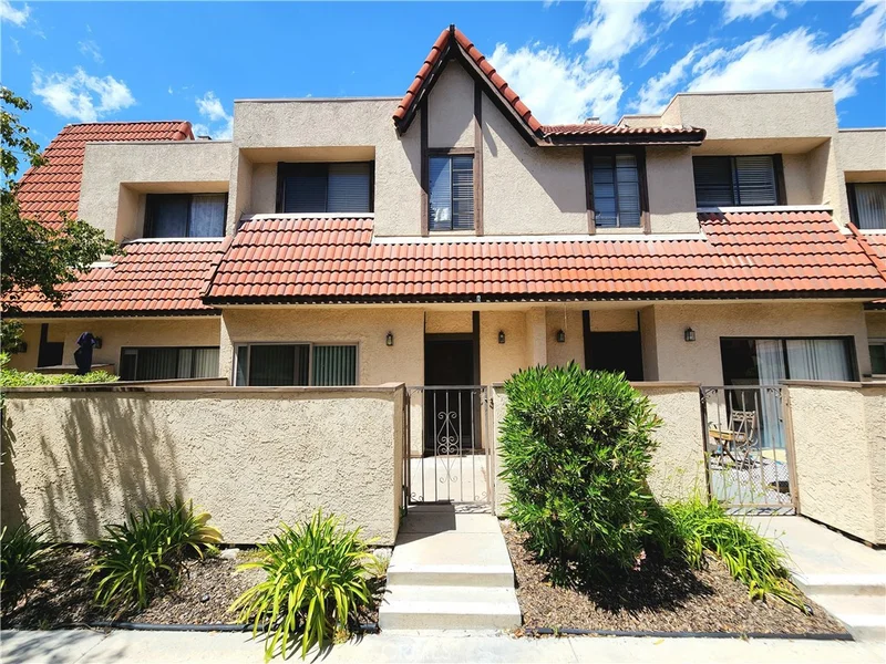 27629 Nugget Drive 2, Canyon Country, CA 91387