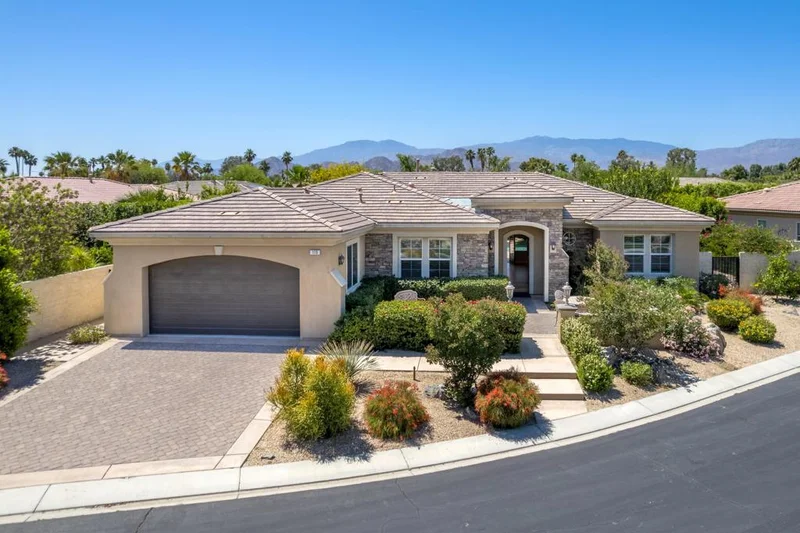 119 Cascada Court, Palm Desert, CA 92211
