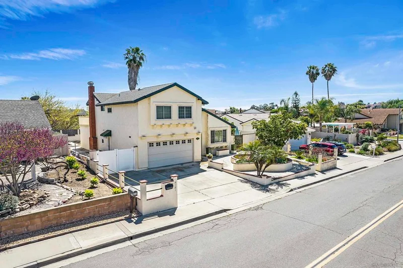 9121 Camino Lago Vista, Spring Valley, CA 91977