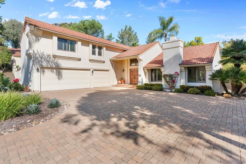 452 Avenida Adobe, Escondido, CA 92029