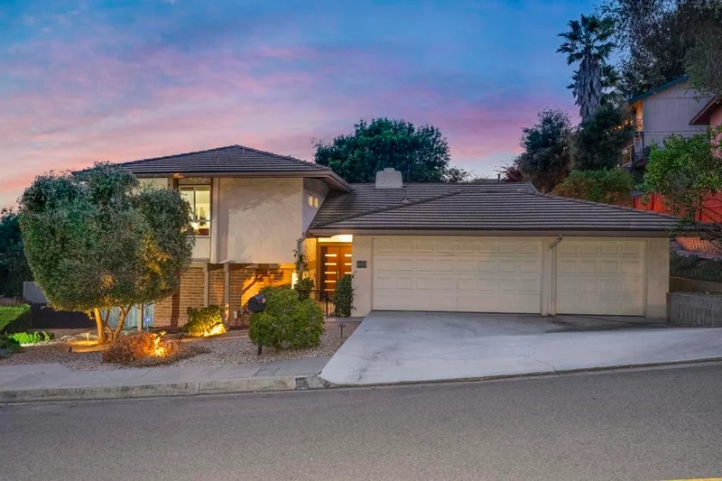 849 Omar Dr, Escondido, CA 92025